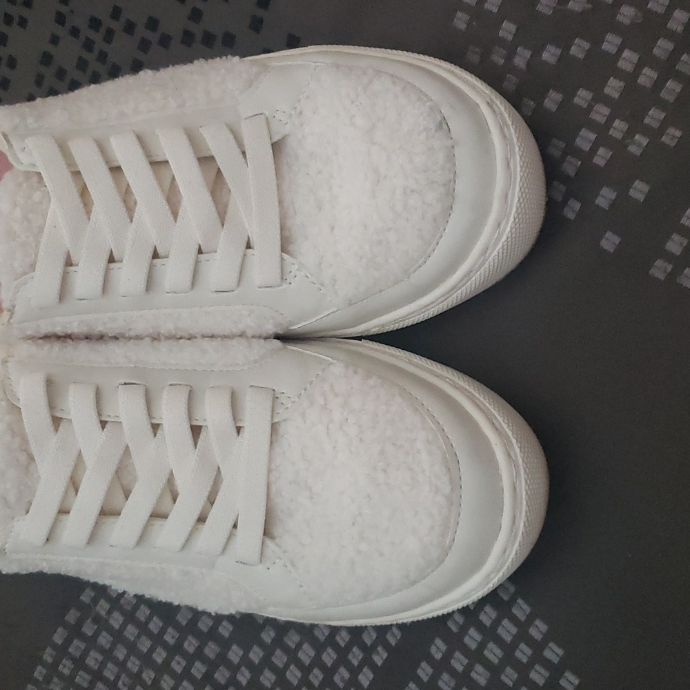 Dr. Scholls women's mule Sherpa sneakers.